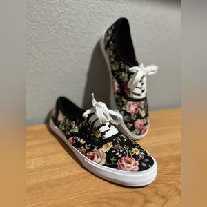 Worn once! Cute Mossimo Supply &Co Floral Low Top Lace Up Skater Sneakers SIZE 9